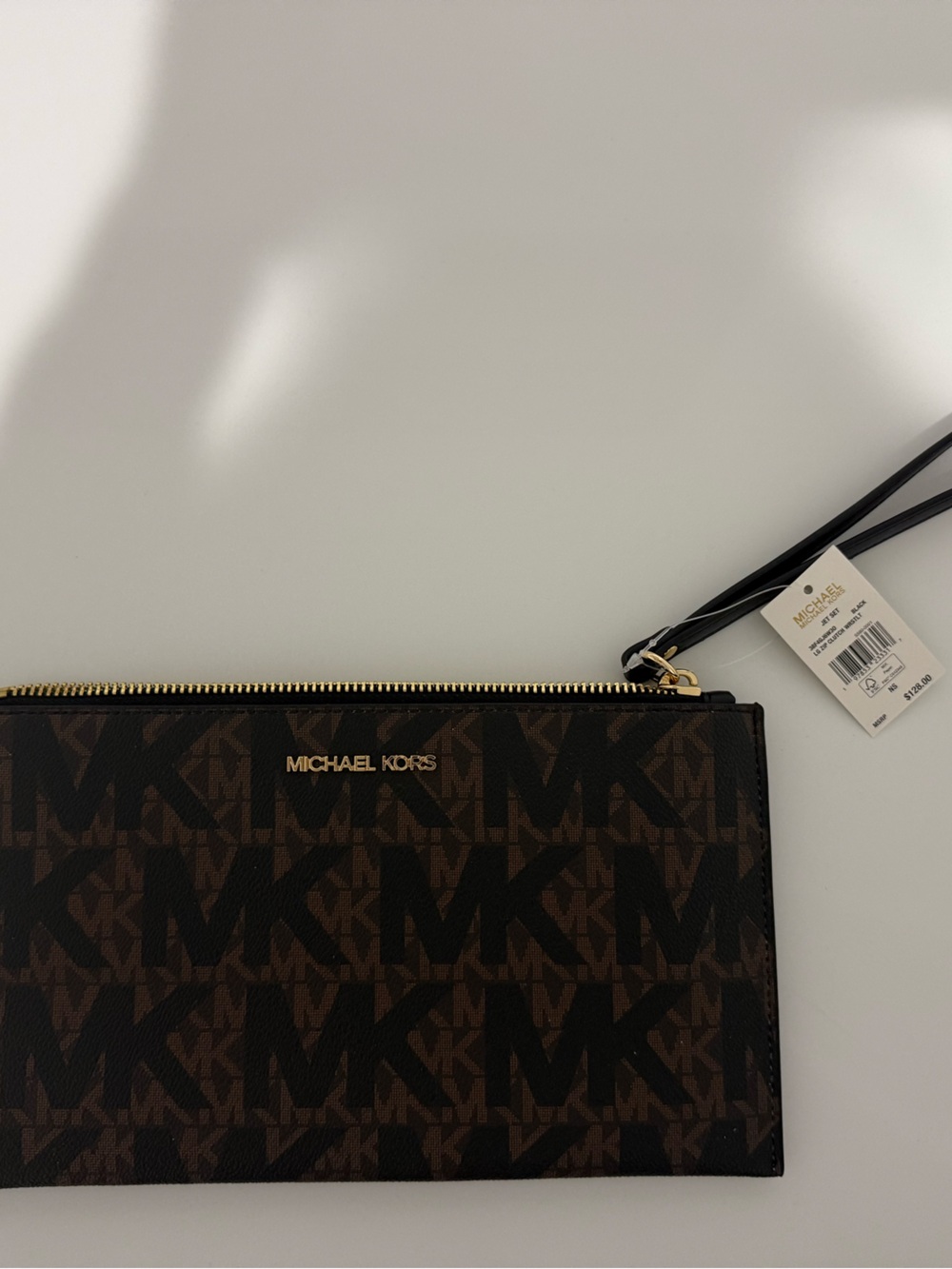 Michael Kors Wristlet - Chic & Versatile!